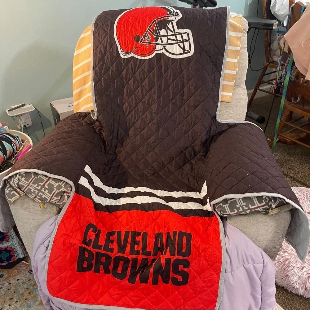 CLEVELAND BROWNS Official NFL Quilted Recliner Protector Cover 80